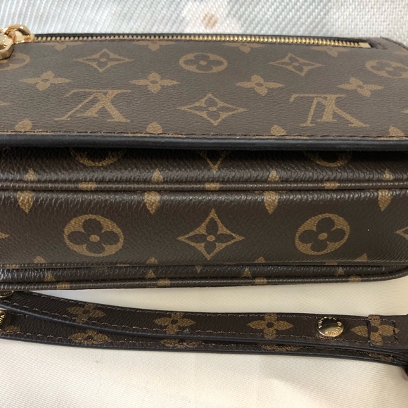 Louis Vuitton Chic Designer Shoulder Bag - Picture 7 of 12